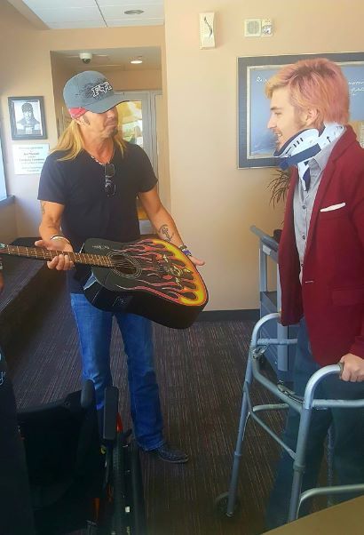 BRET MICHAELS Visits Fan Suffering Spinal Injury In Hospital