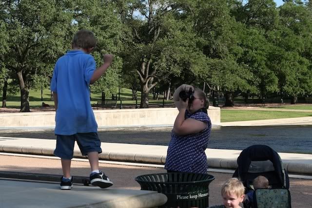 IMAGE: http://i197.photobucket.com/albums/aa193/mommy2_2monkeys/IMG_9877.jpg