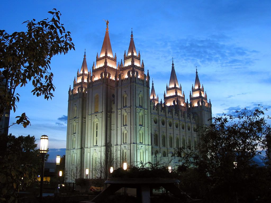 http://i197.photobucket.com/albums/aa234/laurnorb/salt_lake_lds_mormon_temple.jpg