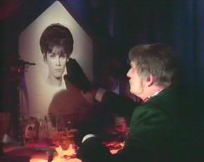 Victoria Phibes. Chyba już rozumiecie, czemu gość jest wkurzony.