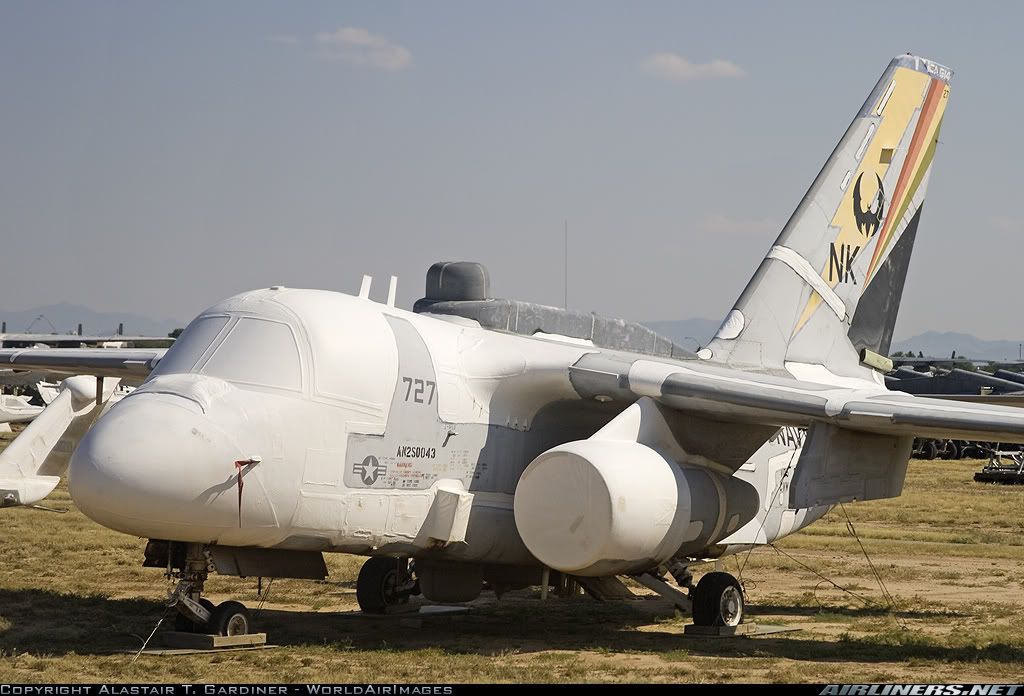 ES-3A_727_boneyard.jpg
