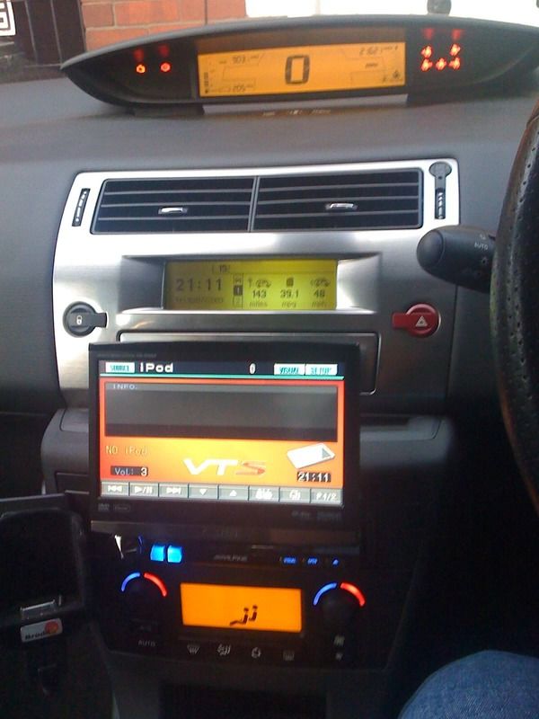 moved Radio And iPhone integration in the C4 C4 DS4 Owners
